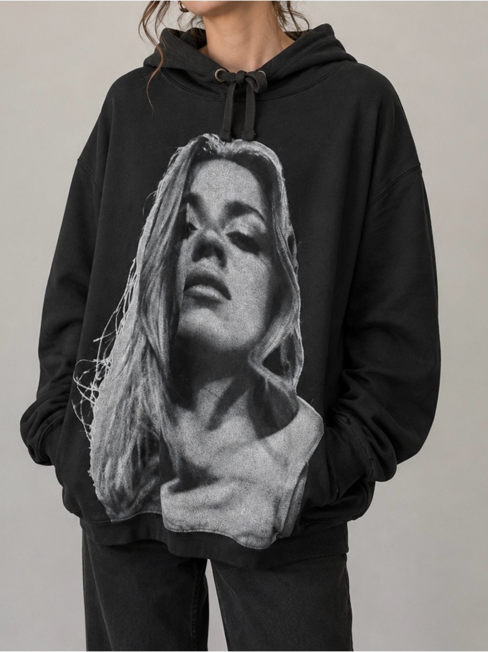 Tate McRae Miss Possessive World Tour 2025 Black Graphic Hoodie Size M